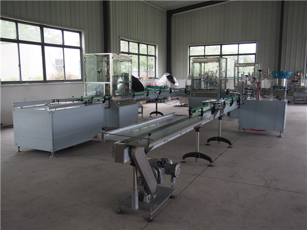 Linka na automatické plnenie a uzatváranie šampónov