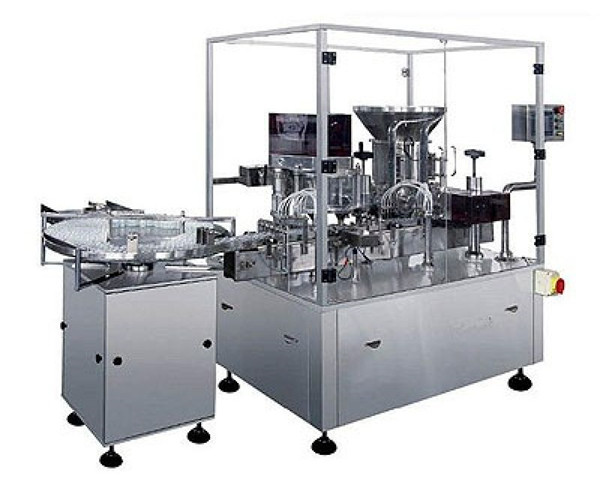 Plniace zariadenie na vstrekovanie suchého prášku