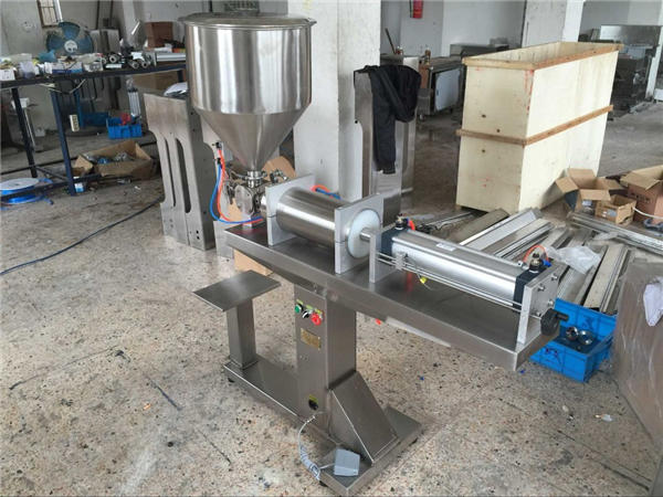 Poloautomatický stroj na plnenie medom s jednou hlavou