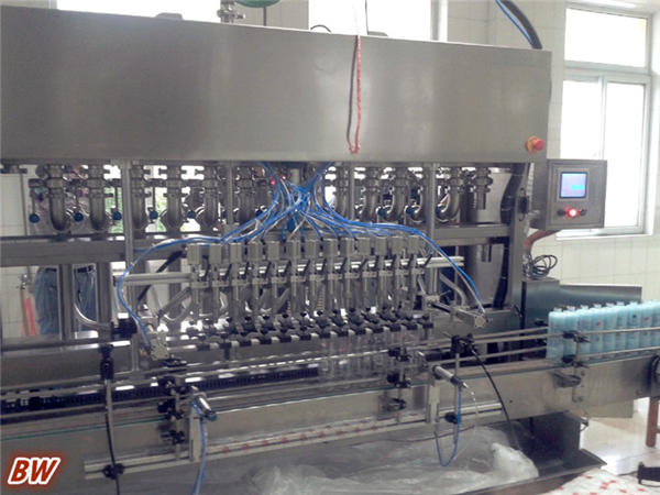 Stroj na plnenie 8 hláv 