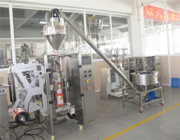 Plniaci prášok a automatické vrecko na práškové plnenie