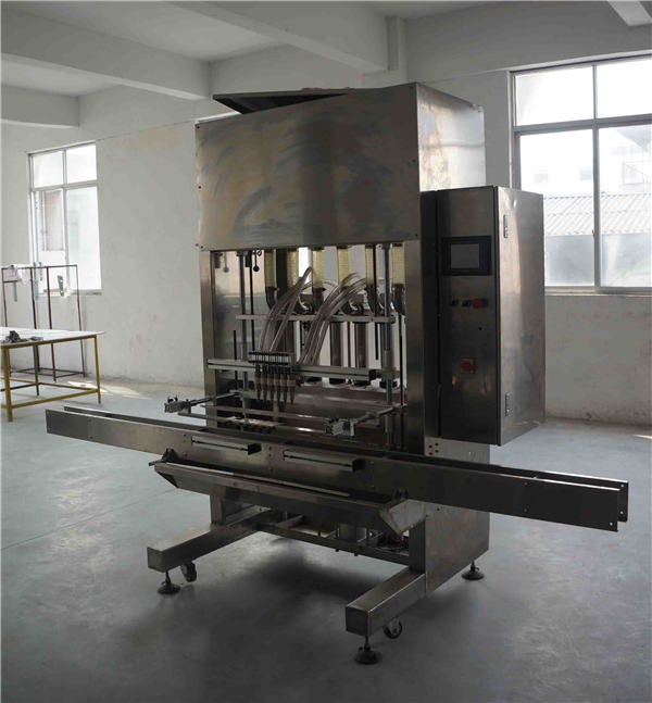 Stroj na plnenie fliaš z éterického oleja